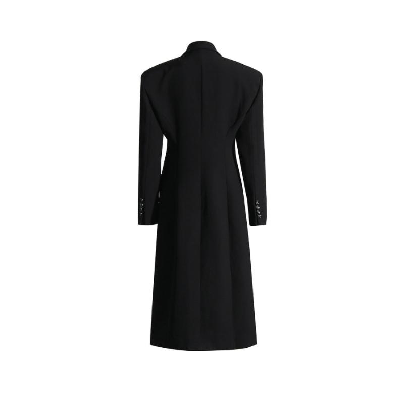 The Noir Coat